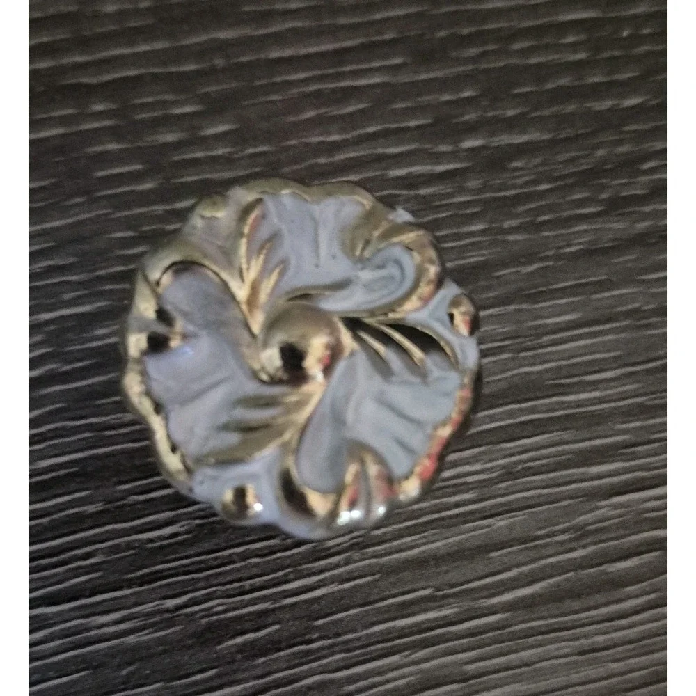 1960 KBC White And gold flower Knobs Cabinet Or Drawer Knob Pat No 188509